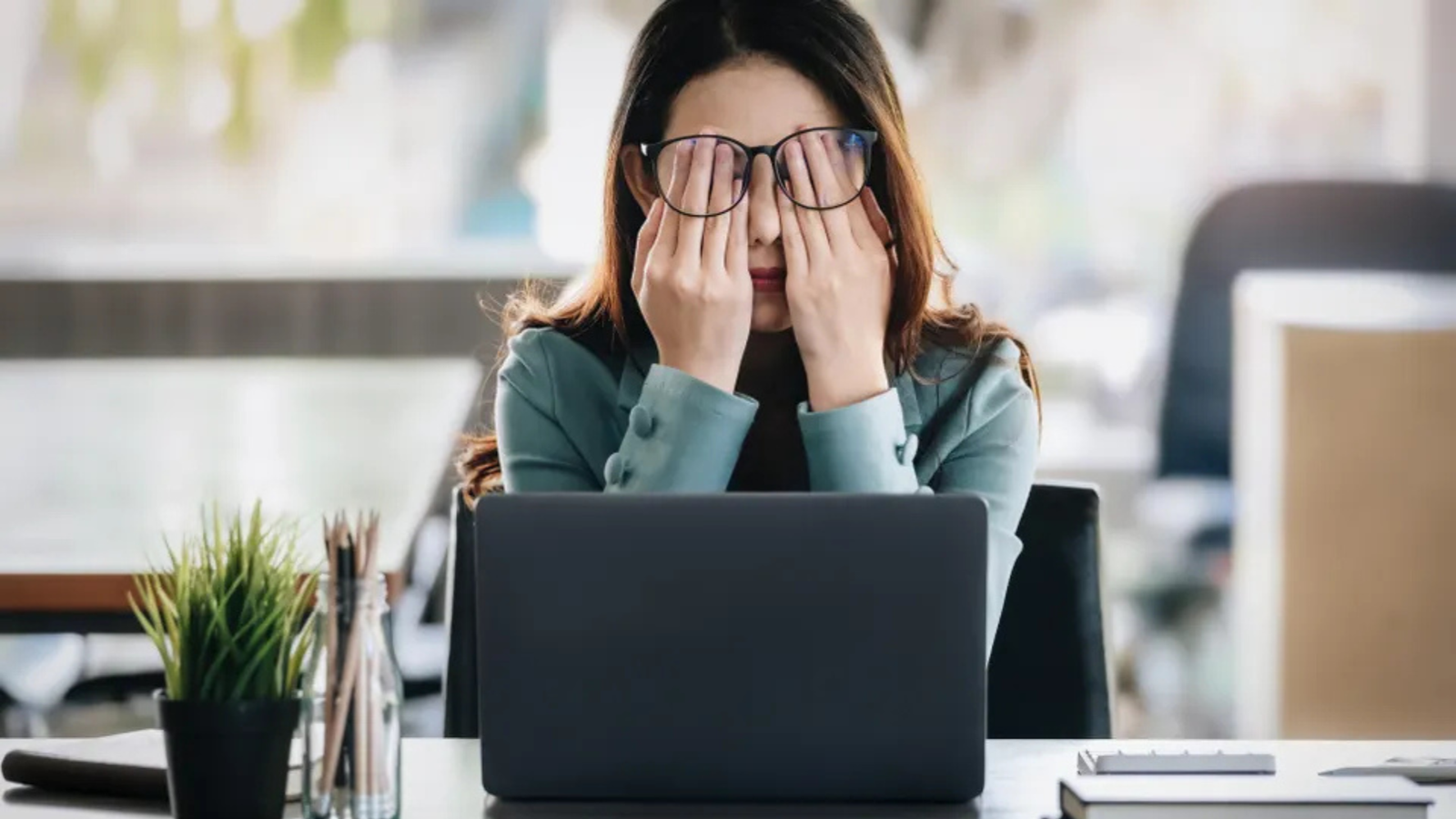 O esforço emocional oculto do trabalho remoto e estratégias para o bem-estar